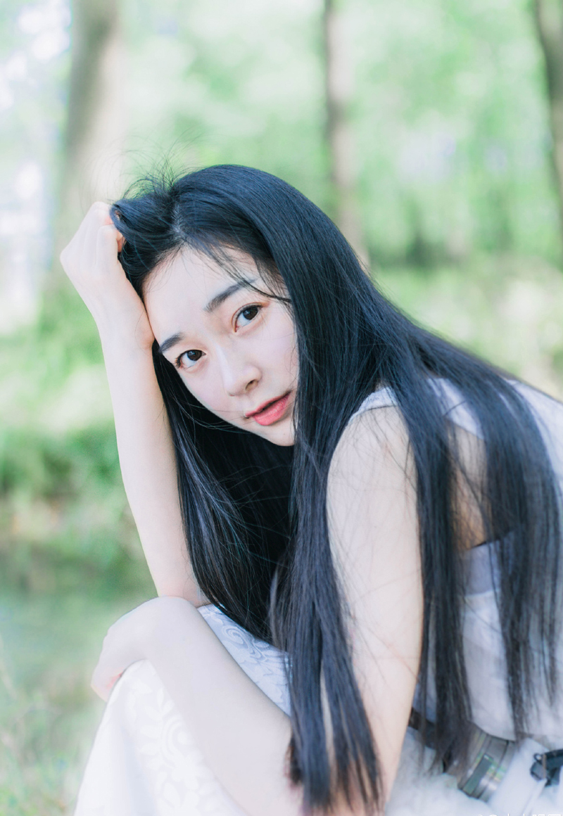 就算是夜鹰卫，也是第一次见识到他们的统领那曼妙的身体里，竟然蕴含着如此恐怖的爆发力，一收一放之间，生生将一名五大三粗的汉子撞死。